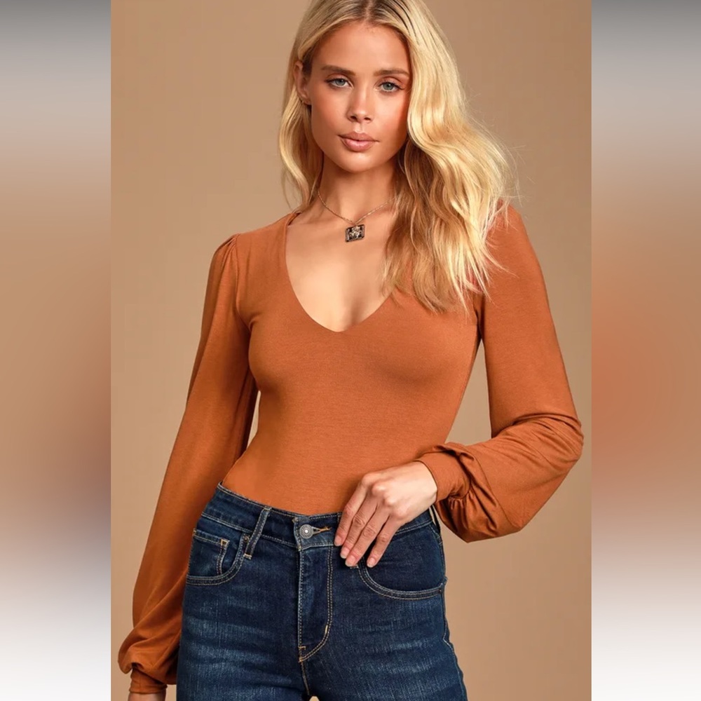 Kaylene Rust Orange V-Neck Balloon Sleeve Bodysuit. Size Medium.